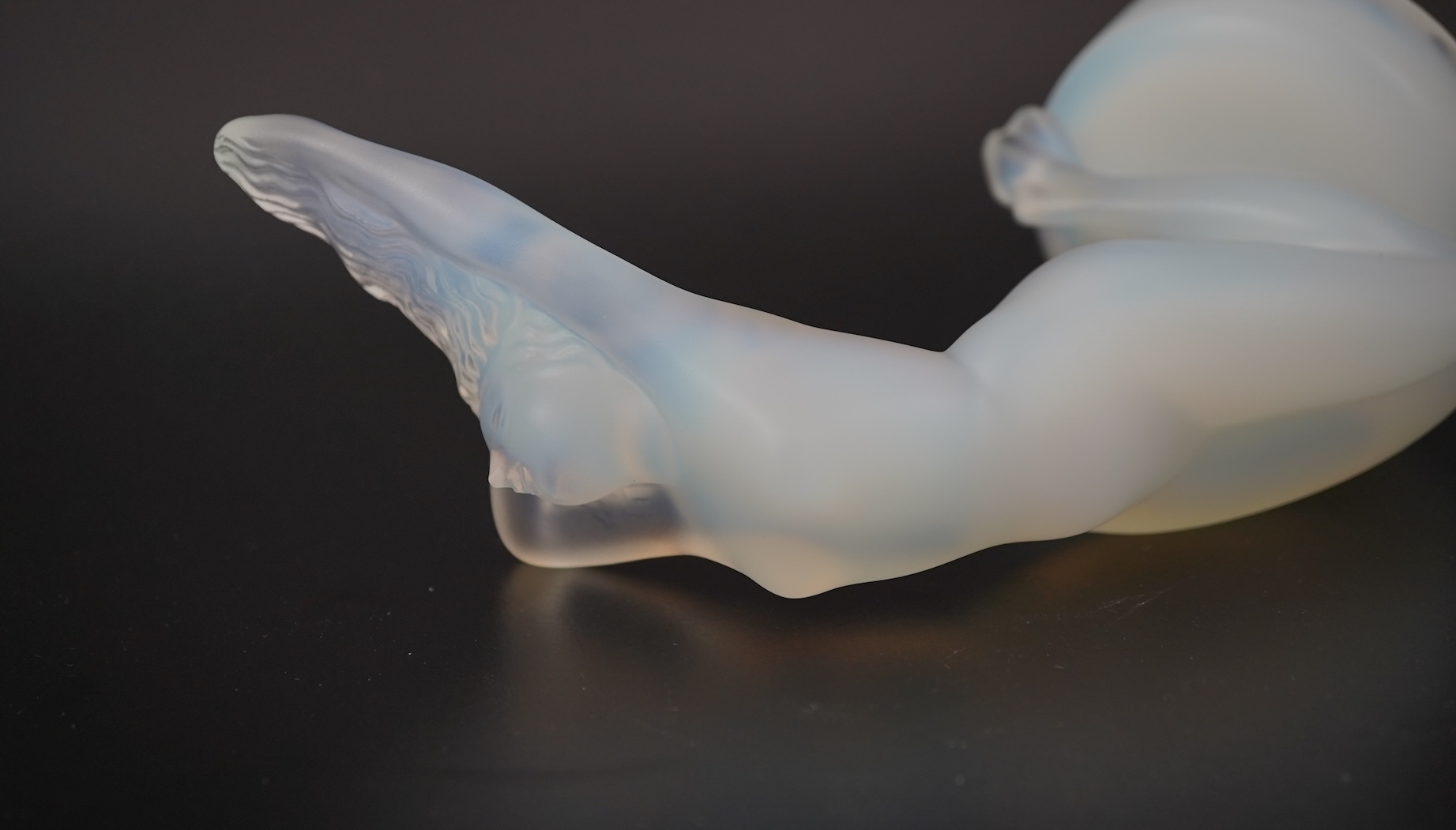 Lalique: A 'Chrysis' presse-papiers/paperweight